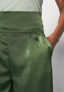 Peppa High Waisted Trouser - Trousers - Dark Khaki -Wal G 0d8a174b0eb840858947e194c3e5a59b