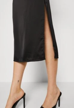 Wal G Party Jana Midi Skirt - Pencil Skirt -Wal G 19585194af0842278ff71a7aa76f7e64