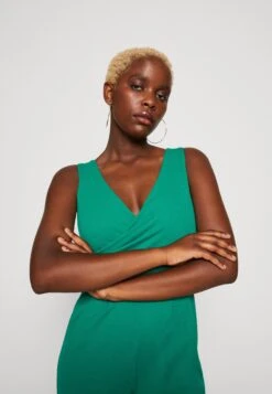 Wal G Toby V Neck - Jumpsuit - Leaf Green 9 Wal G Toby V Neck - Jumpsuit - Leaf Green -Wal G 2235fe325d0d407e8e3ce34c5e77e948