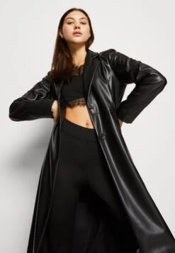 Wal G Jonny Crop - Long Sleeved Top -Wal G 28f665adc56b4618853f1b59c24f83f6