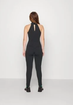 Violet Halter - Jumpsuit -Wal G 2fc3930927b74a13ad0648bffdab99e2