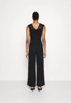 Cecillian Neck - Jumpsuit -Wal G 3b929265f74145438caf8255da988135
