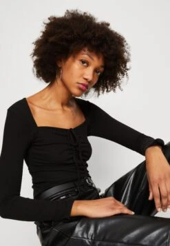 Wal G Donna Square Neck - Long Sleeved Top -Wal G 479f64a466fe4660b51c0fff1f249954