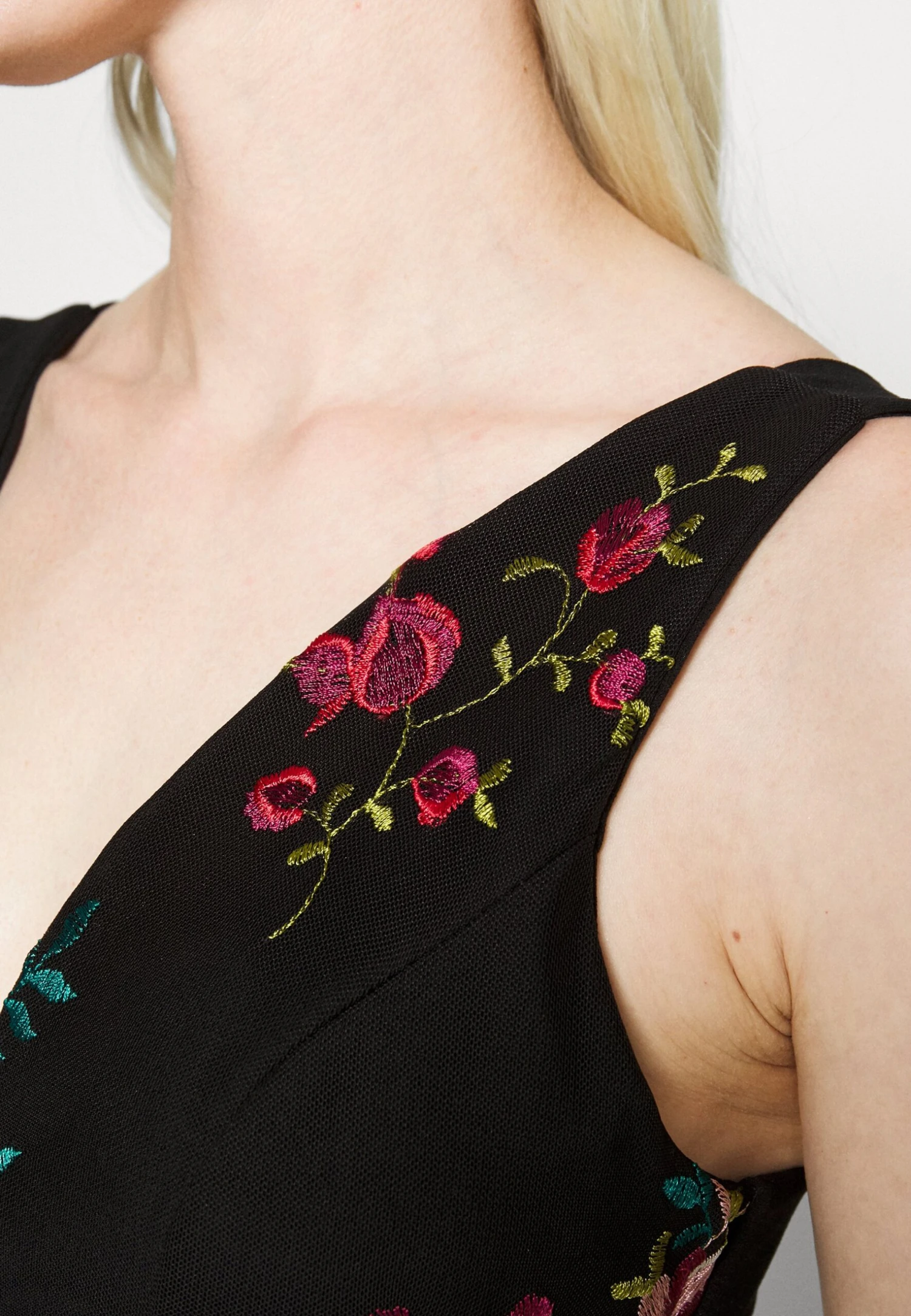 Contrast Plunge - Jumpsuit 7 Contrast Plunge - Jumpsuit - Image 7