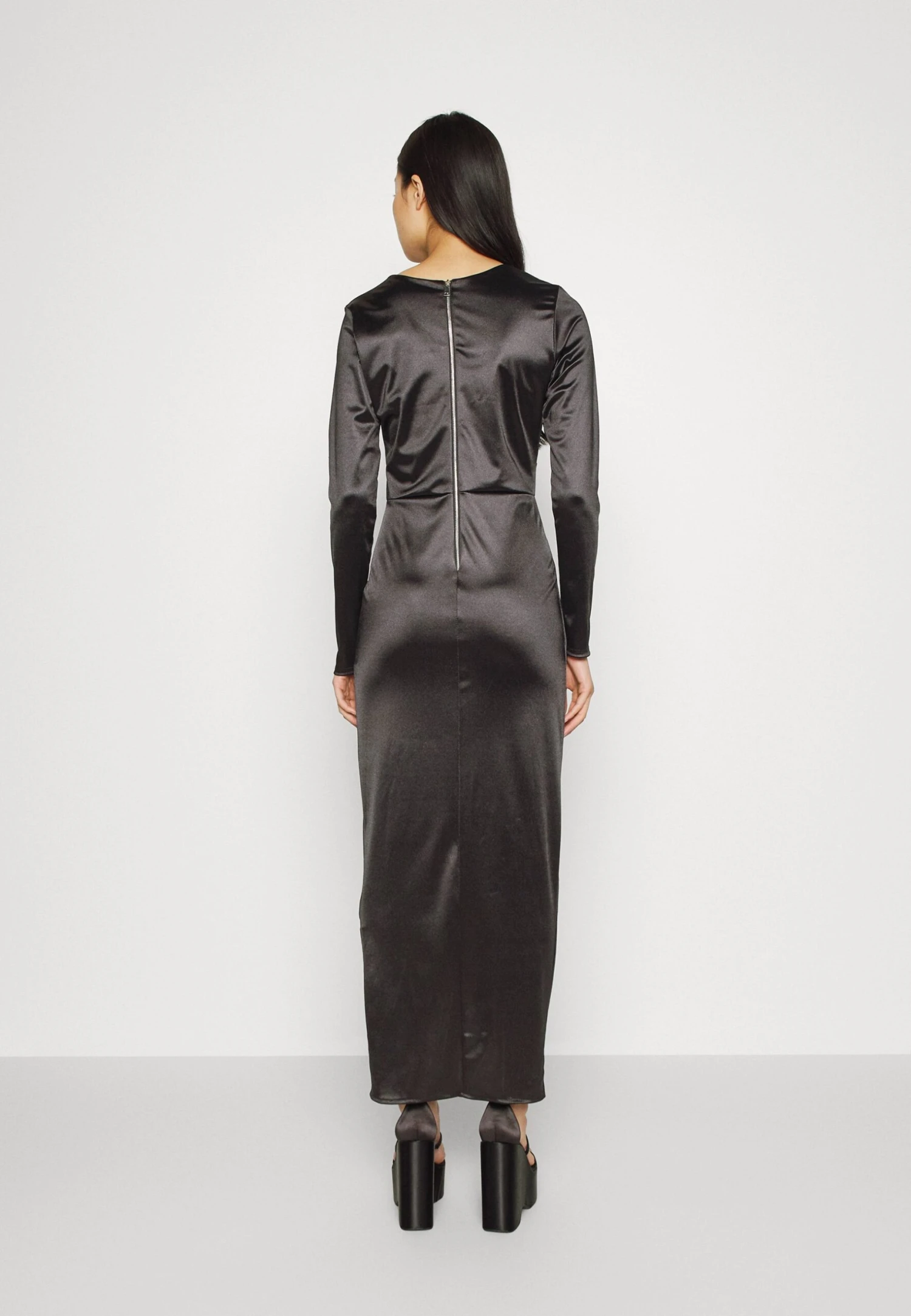 Wal G Reana Long Sleeve Midi - Cocktail Dress / Party Dress 3 Wal G Reana Long Sleeve Midi - Cocktail Dress / Party Dress - Image 3