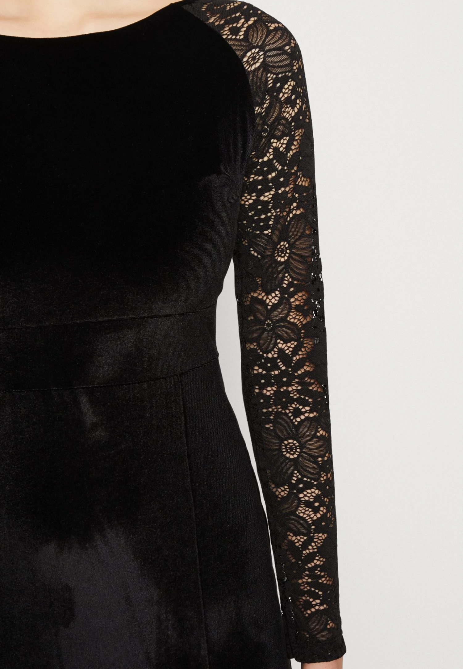 Wal G Dussa Maxi - Occasion Wear 6 Wal G Dussa Maxi - Occasion Wear - Image 6